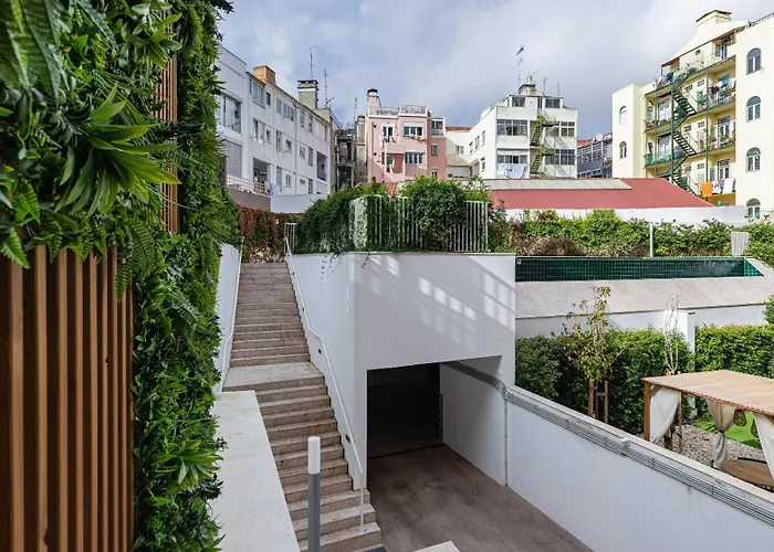Deluxe 1 Bdr W/ Pool View By Lovelystay