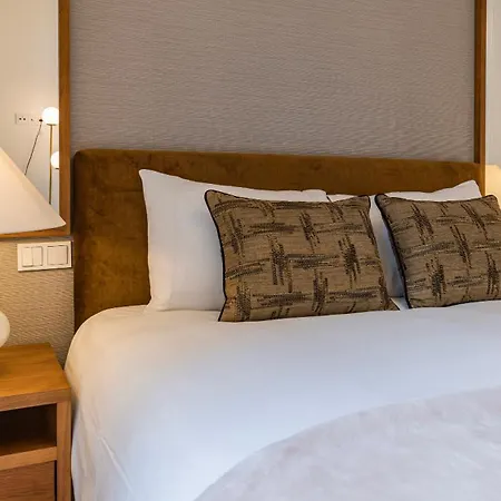 Deluxe 1 Bdr W/ Pool View By Lovelystay Apartamento Lisboa