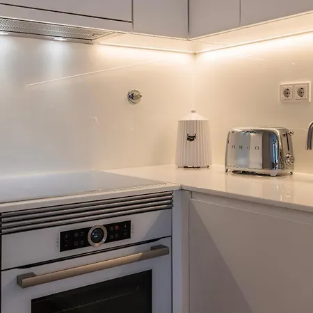 Deluxe 1 Bdr W/ Pool View By Lovelystay Apartamento Lisboa