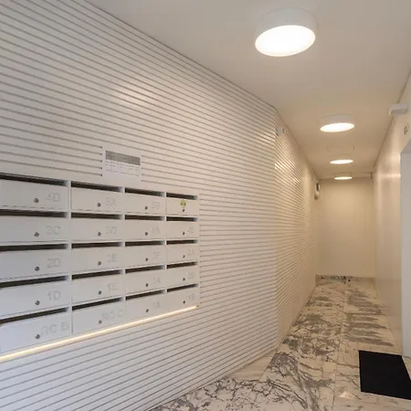 Deluxe 1 Bdr W/ Pool View By Lovelystay