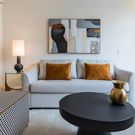 Deluxe 1 Bdr W/ Pool View By Lovelystay Apartman