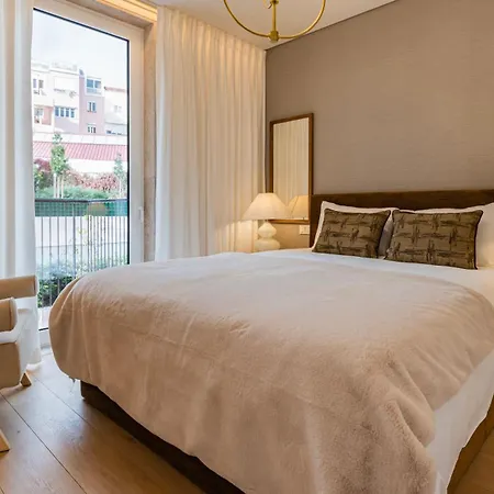 Deluxe 1 Bdr W/ Pool View By Lovelystay Apartman *
