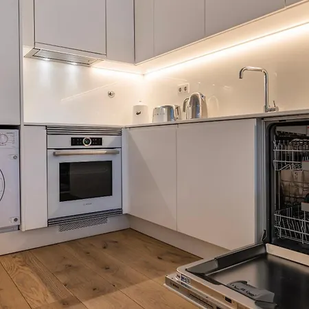 Apartman Deluxe 1 Bdr W/ Pool View By Lovelystay *