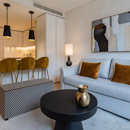 Deluxe 1 Bdr W/ Pool View By Lovelystay Apartman *