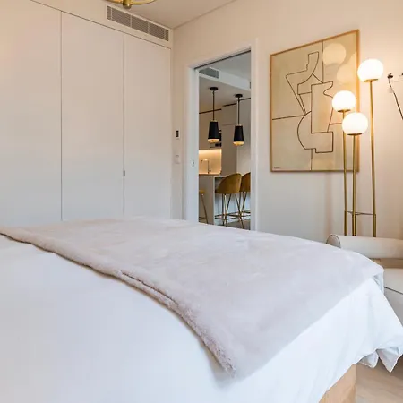 Deluxe 1 Bdr W/ Pool View By Lovelystay Apartman *