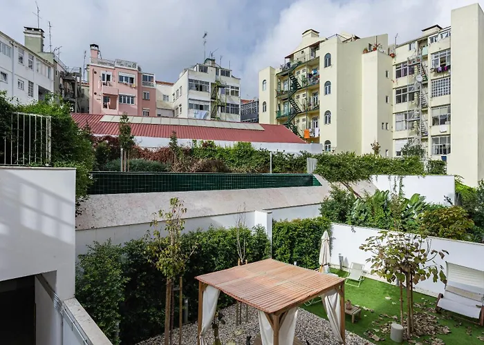 Deluxe 1 Bdr W/ Pool View By Lovelystay リスボン