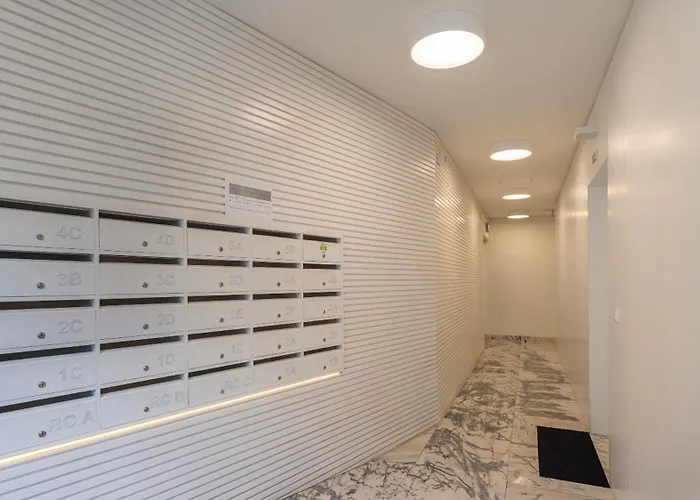 Deluxe 1 Bdr W/ Pool View By Lovelystay